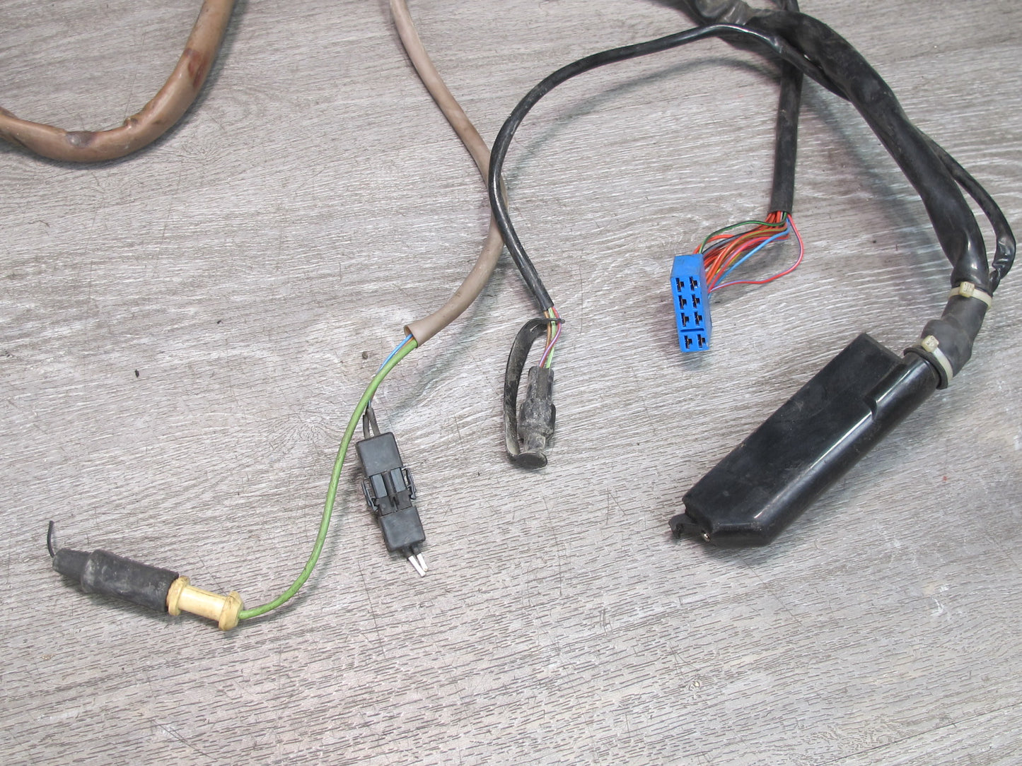 1983-1984 Porsche 928 S 4.7L M28.20 RWD Engine Motor Bay Wiring Wire Harness