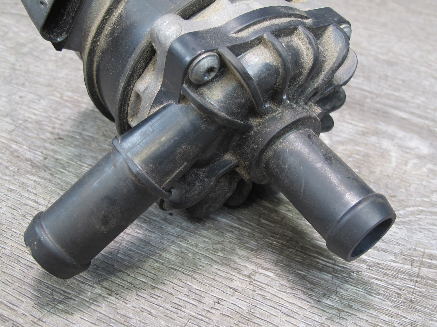 11-12 Fisker Karma Auxiliary Coolant Water Pump OEM