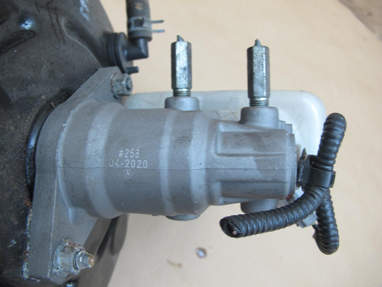 10-15 Lexus IS250 Conv AT Brake Master Cylinder Booster Fluid Reservoir OEM