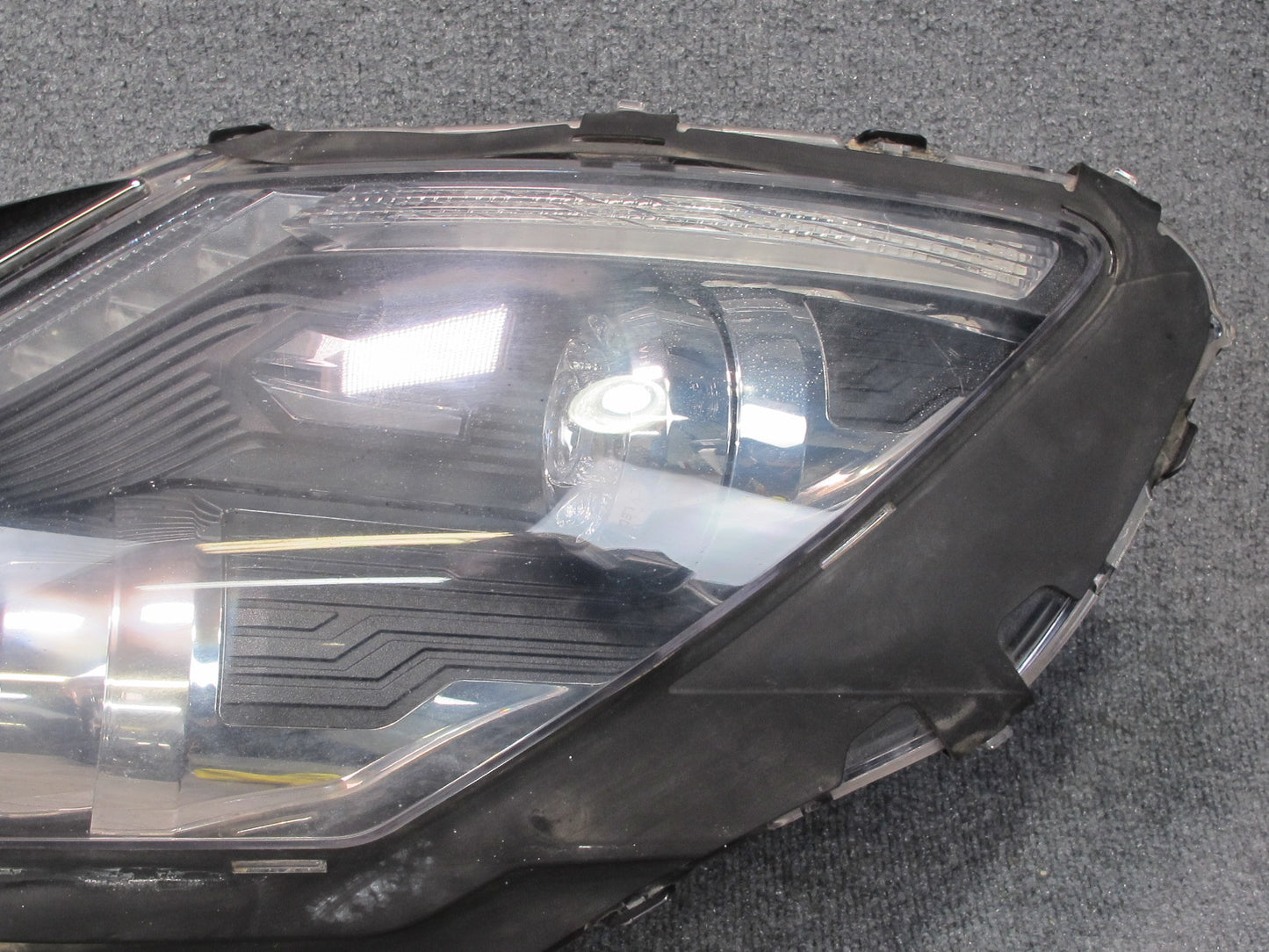 11-12 Fisker Karma Front Right Bi-xenon Headlight Lamp C131176101200 OEM