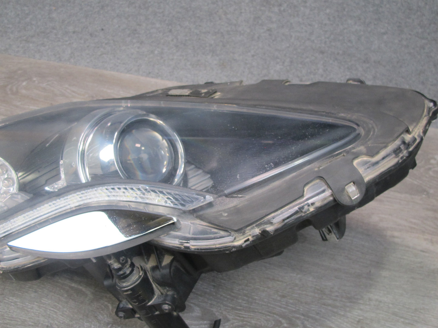 11-12 Fisker Karma Front Right Bi-xenon Headlight Lamp C131176101200 OEM
