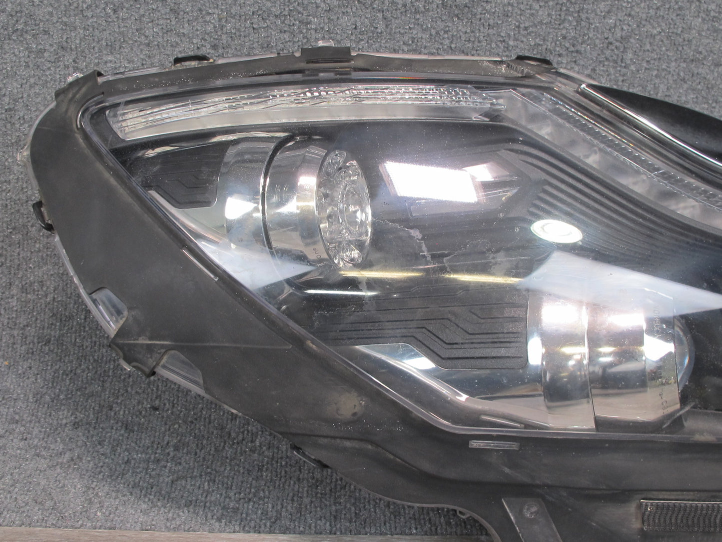 11-12 Fisker Karma Front Left Bi-xenon Headlight Lamp C131176101100 OEM