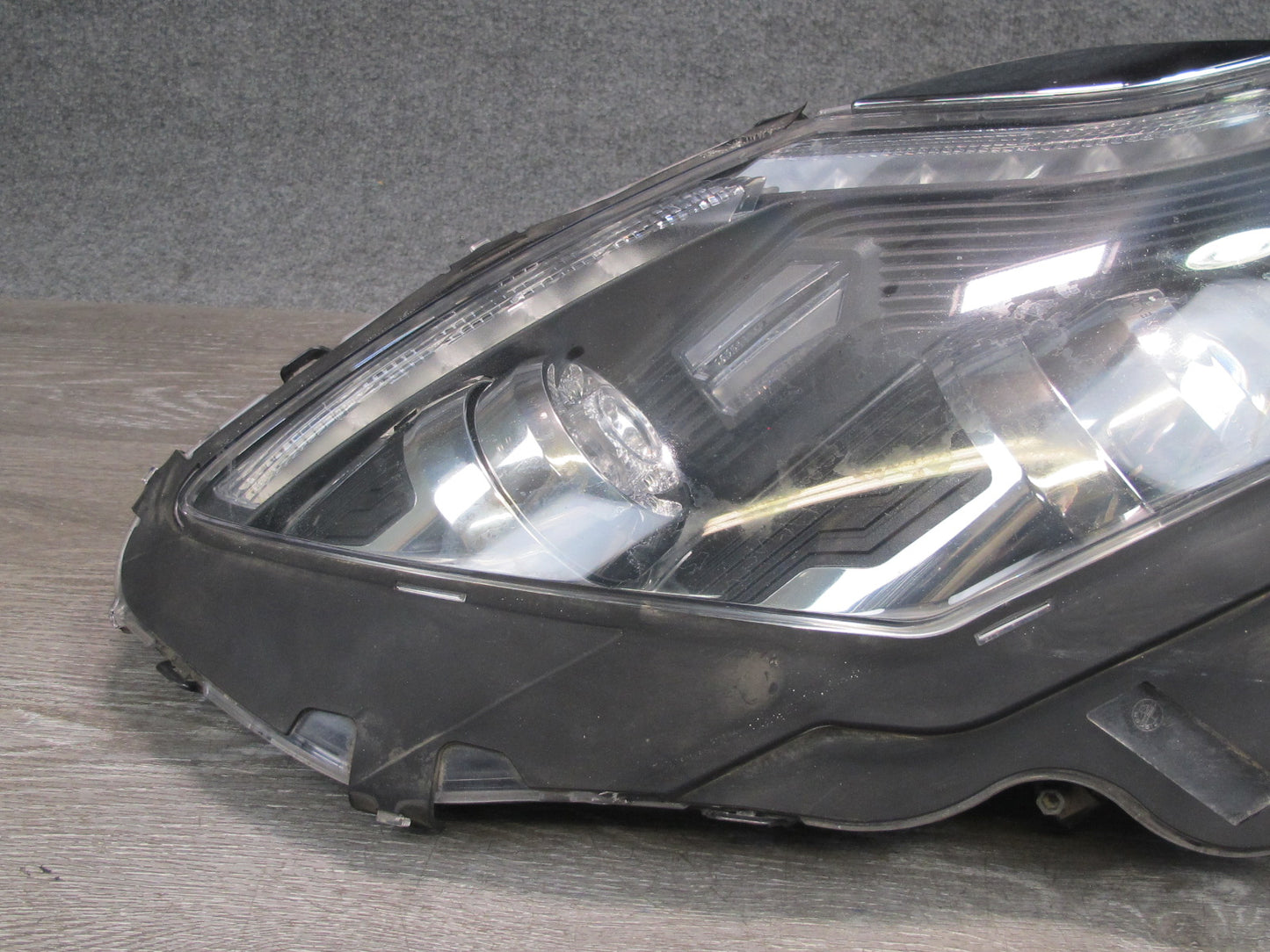 11-12 Fisker Karma Front Left Bi-xenon Headlight Lamp C131176101100 OEM