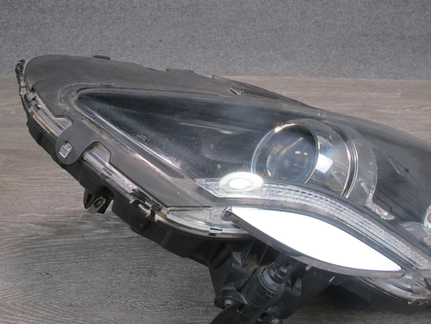 11-12 Fisker Karma Front Left Bi-xenon Headlight Lamp C131176101100 OEM