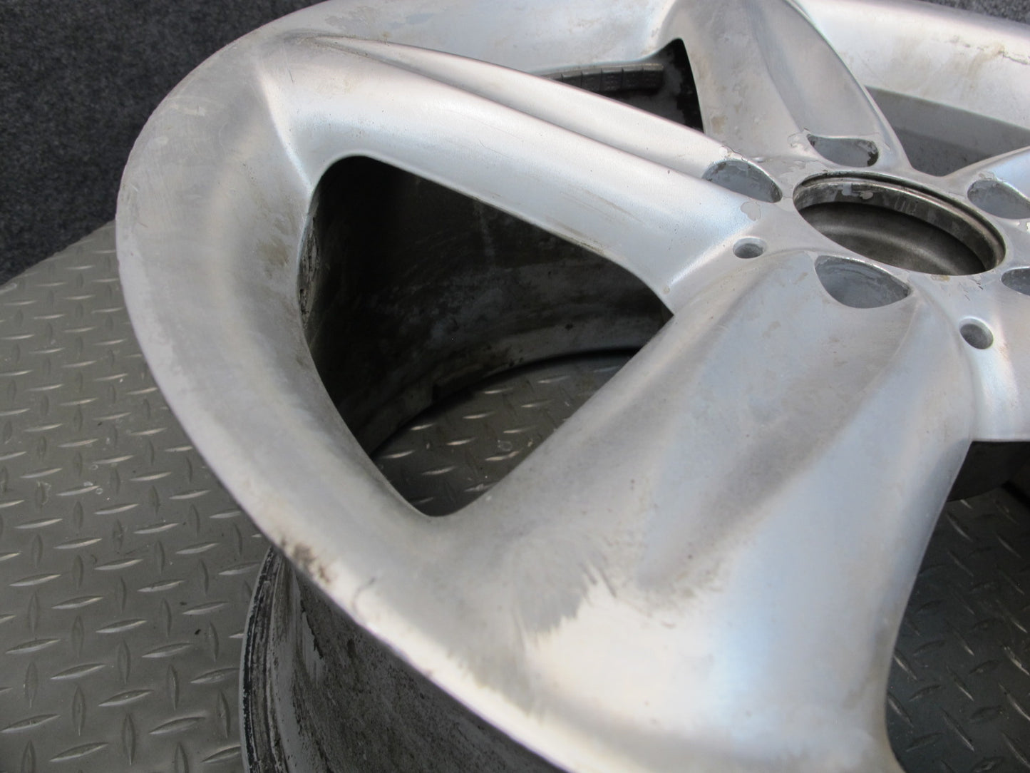 03-08 Mercedes R230 Rear 18" R18 Alloy Wheel Rim 18x8.5J ET40 2304010502 OEM