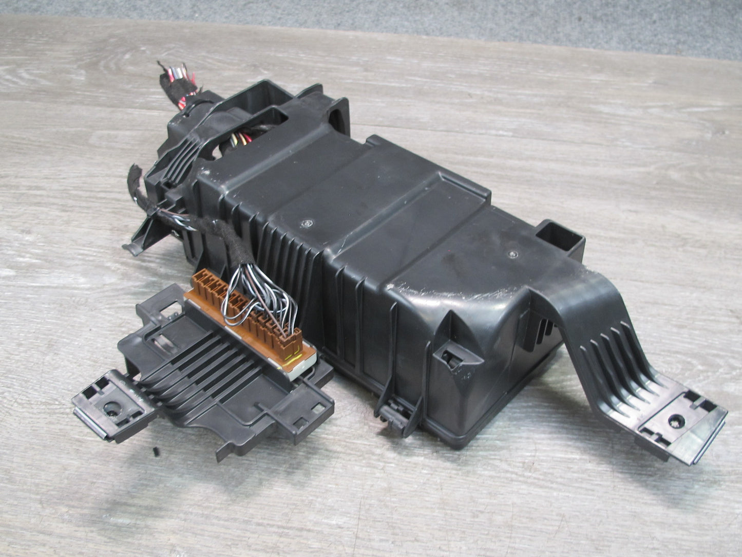 13-15 Mercedes W166 X166 Engine Bay Fuse Relay Box Module OEM