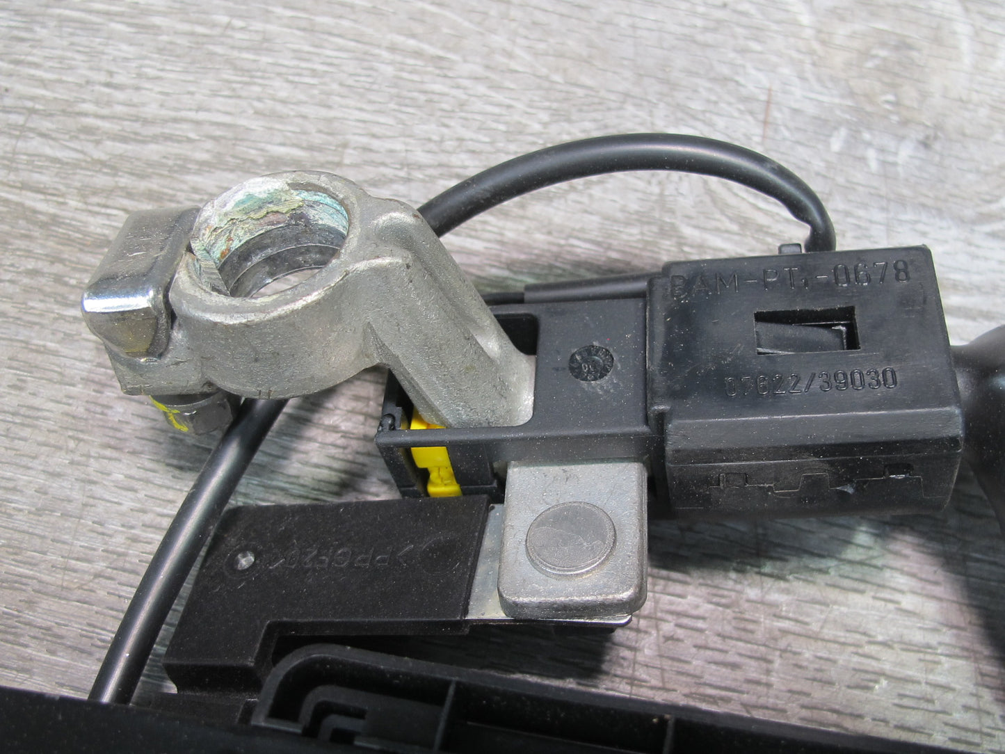 2006-2012 Bentley Flying Spur Battery Fuse Box Control Module W/ Cable