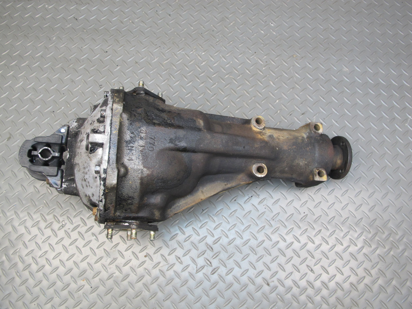 79-83 Datsun Nissan 280ZX L28E MT 2+0 Rear Differential Carrier 3:90 Ratio OEM