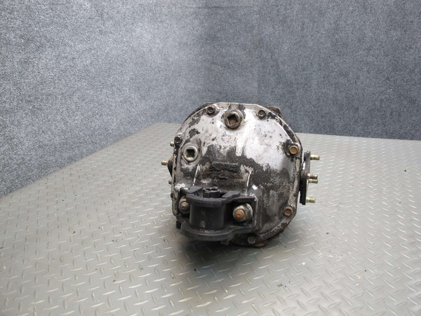 79-83 Datsun Nissan 280ZX L28E MT 2+0 Rear Differential Carrier 3:90 Ratio OEM