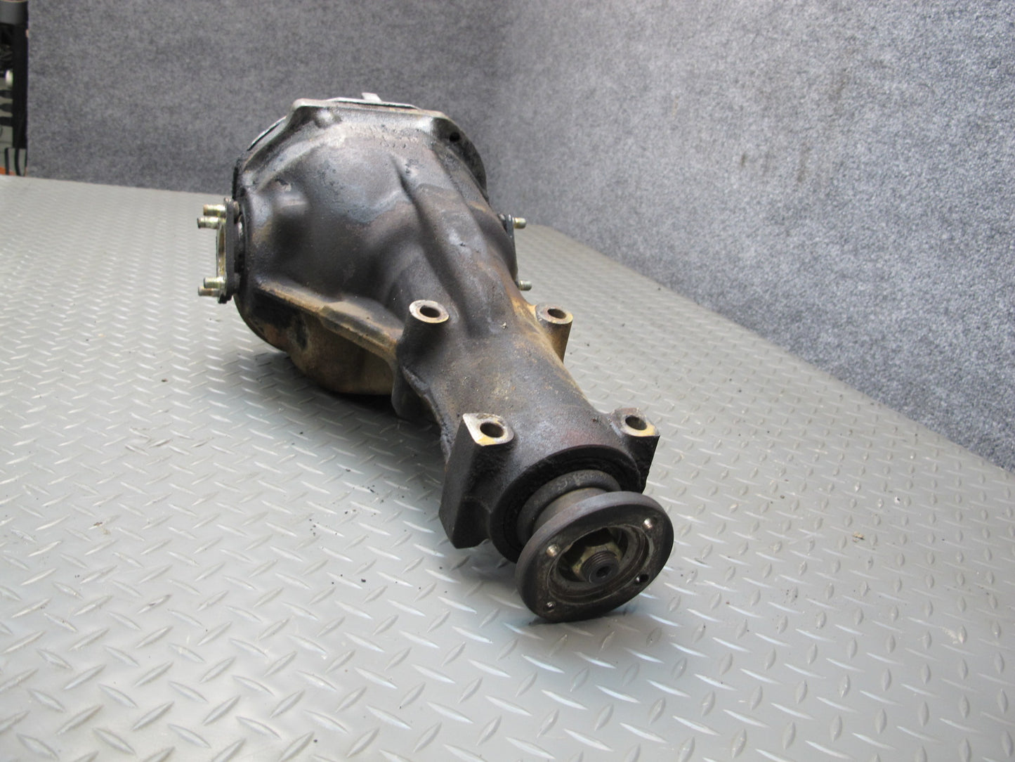 79-83 Datsun Nissan 280ZX L28E MT 2+0 Rear Differential Carrier 3:90 Ratio OEM