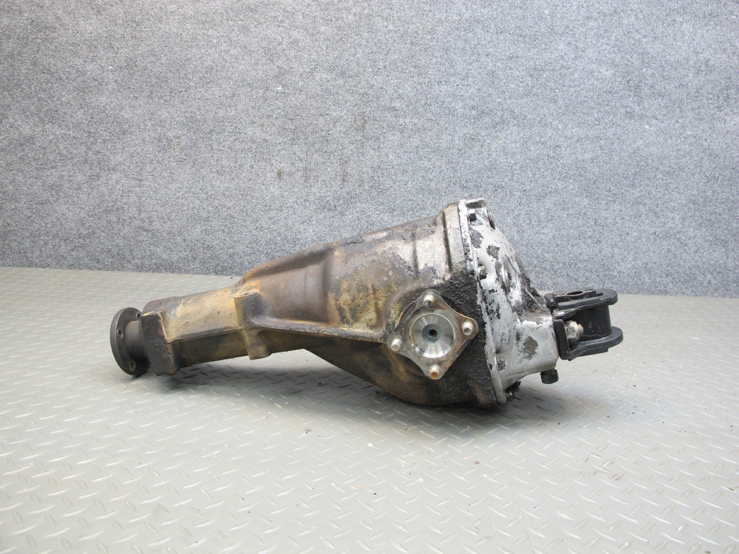 79-83 Datsun Nissan 280ZX L28E MT 2+0 Rear Differential Carrier 3:90 Ratio OEM