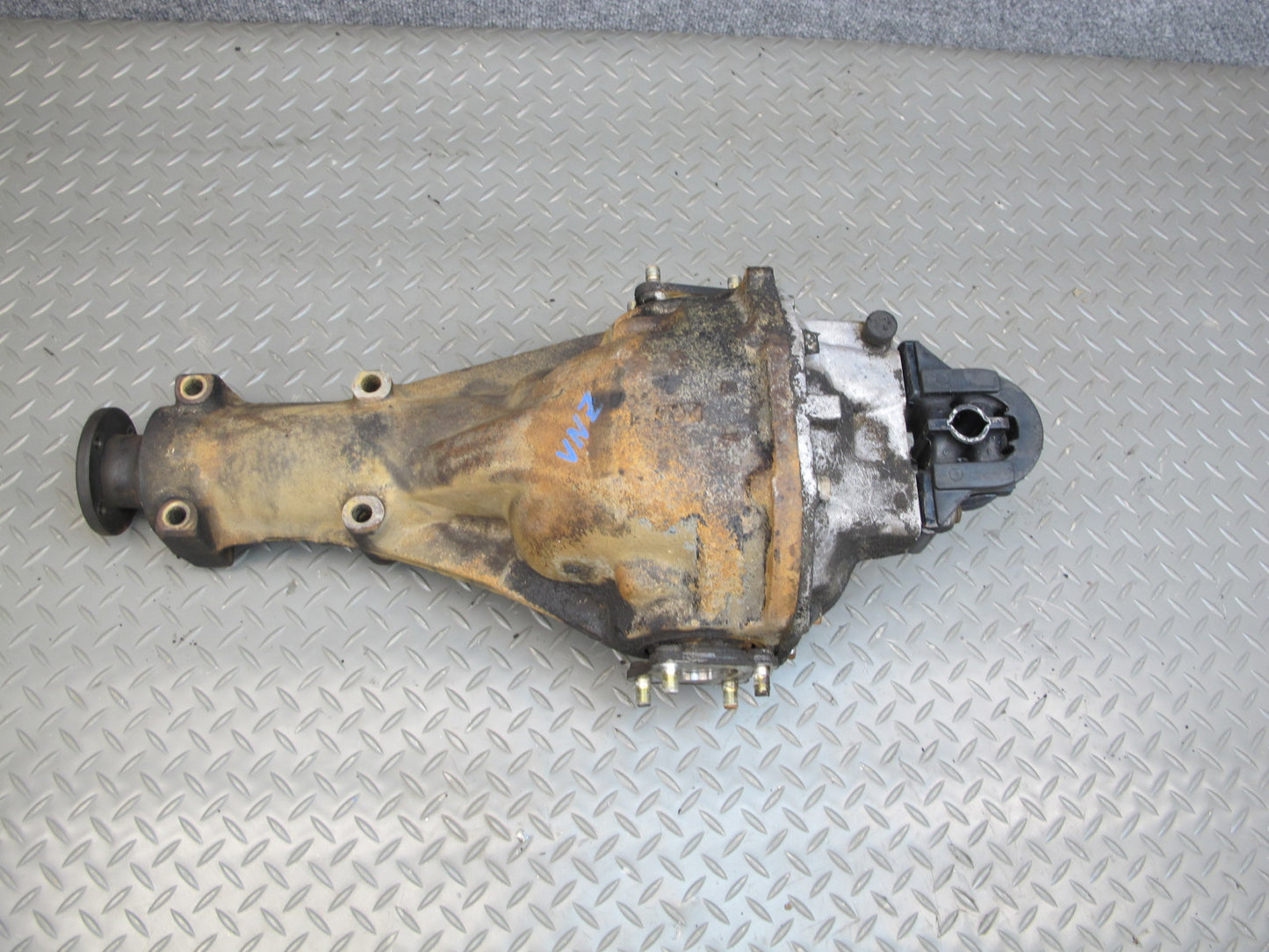 79-83 Datsun Nissan 280ZX L28E MT 2+0 Rear Differential Carrier 3:90 Ratio OEM