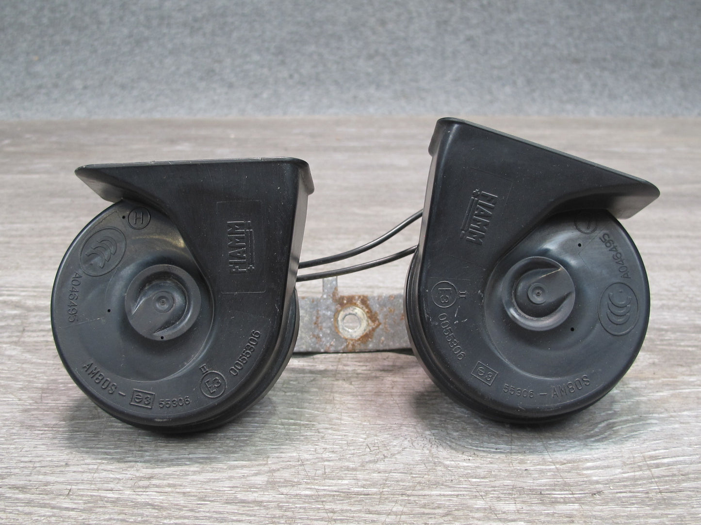11-12 Fisker Karma High & Low Tone Note Pitch Horn Signal & Bracket Set OEM