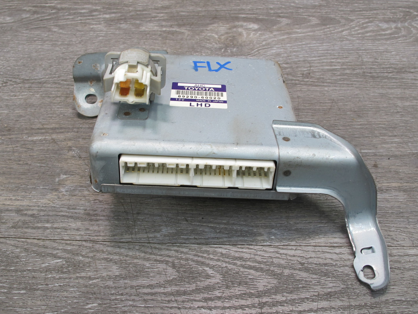 1998-2002 Lexus J100 LX470 Adjustable Height Suspension Control Module Unit