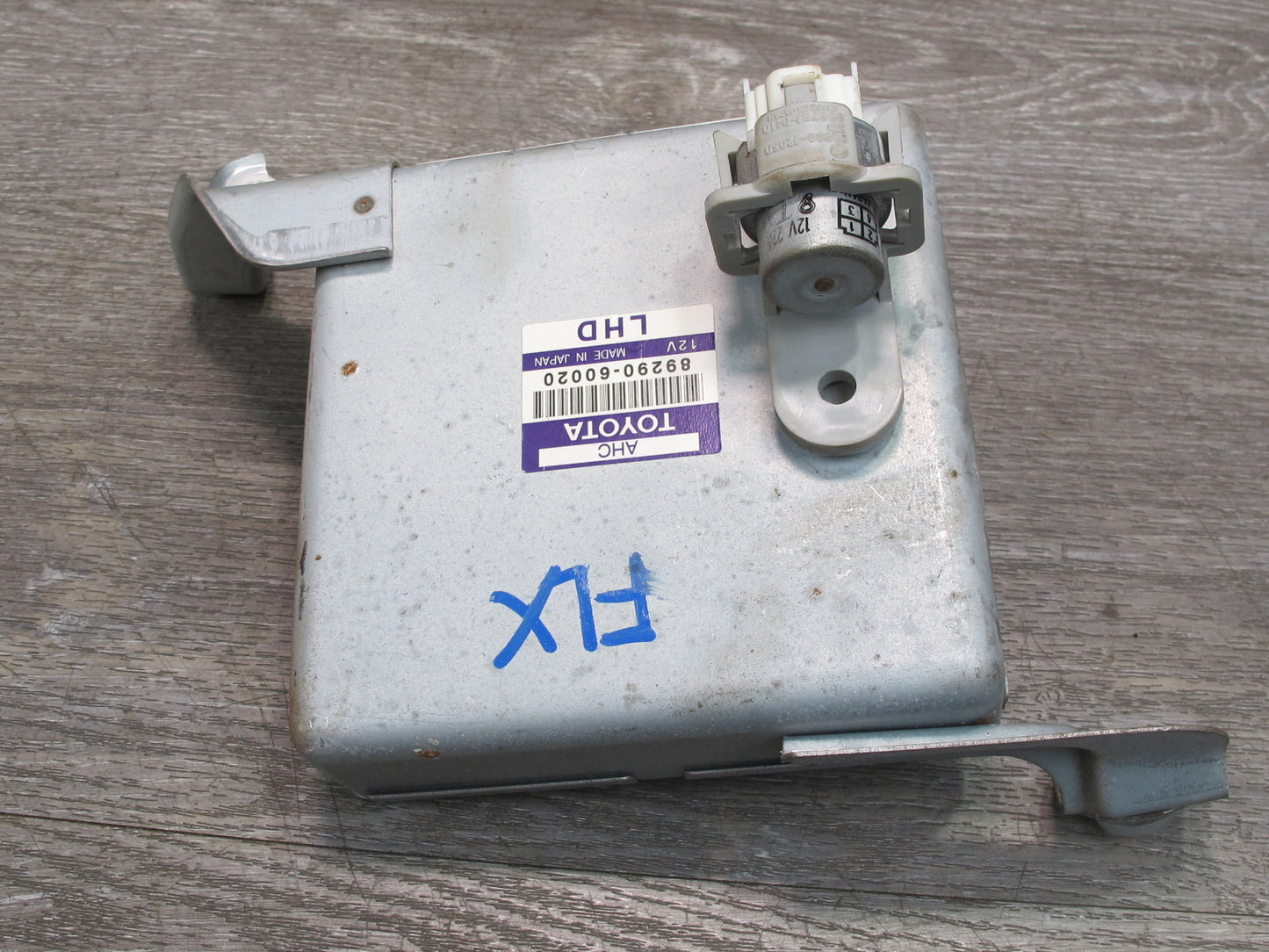 1998-2002 Lexus J100 LX470 Adjustable Height Suspension Control Module Unit