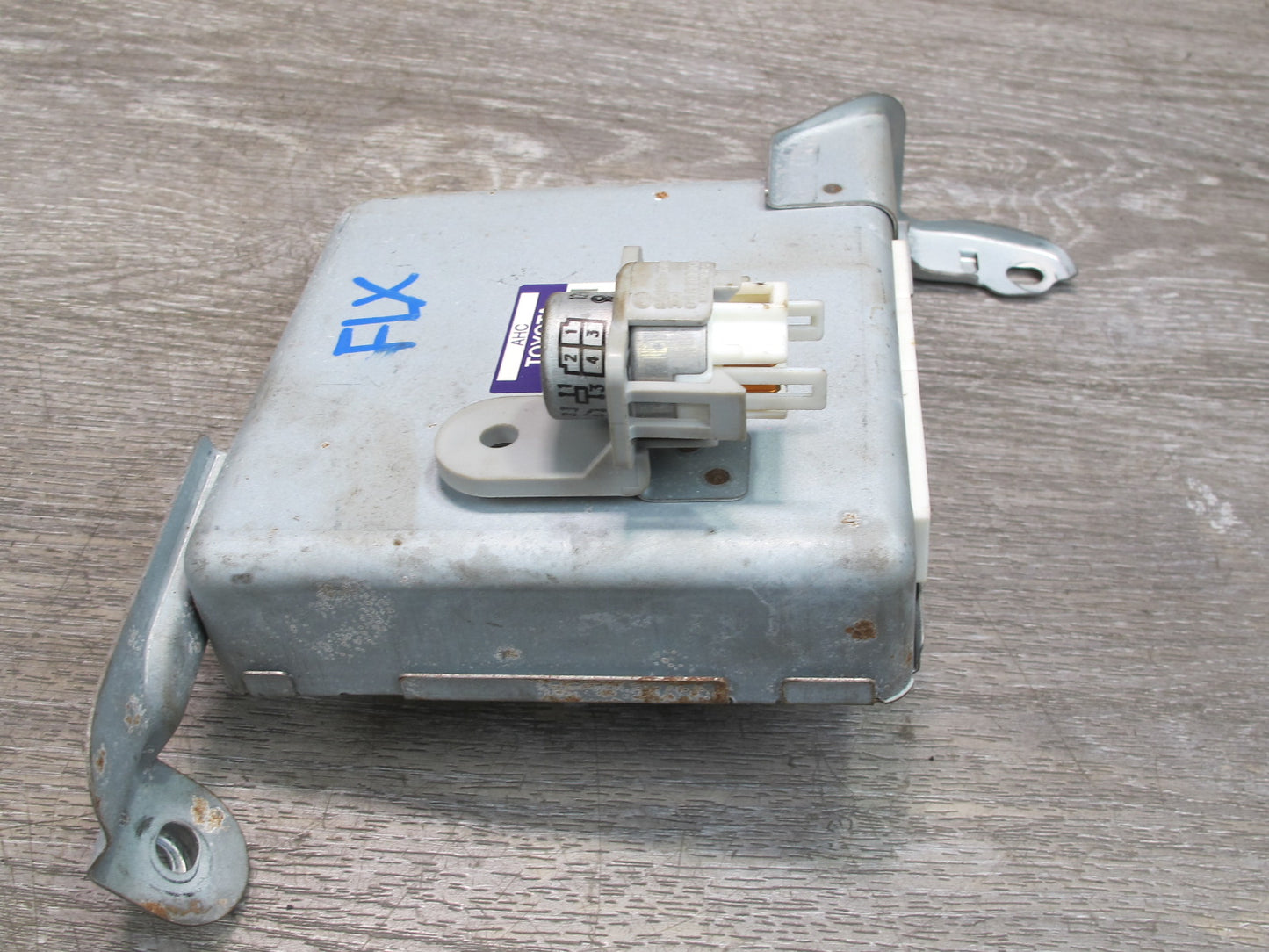 1998-2002 Lexus J100 LX470 Adjustable Height Suspension Control Module Unit