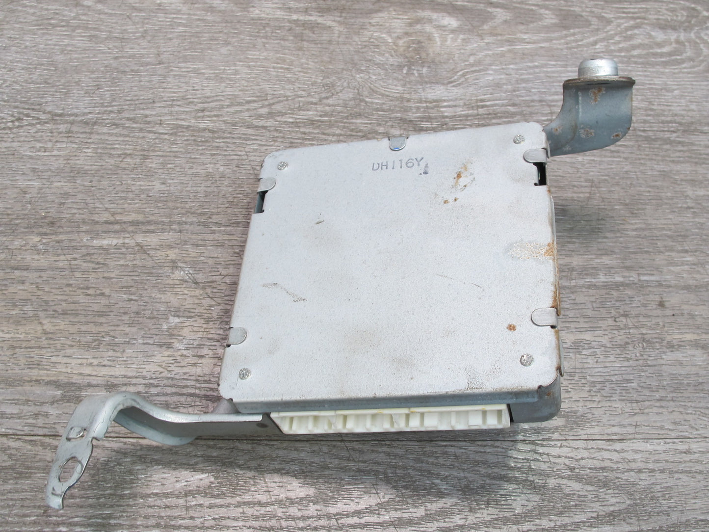 1998-2002 Lexus J100 LX470 Adjustable Height Suspension Control Module Unit