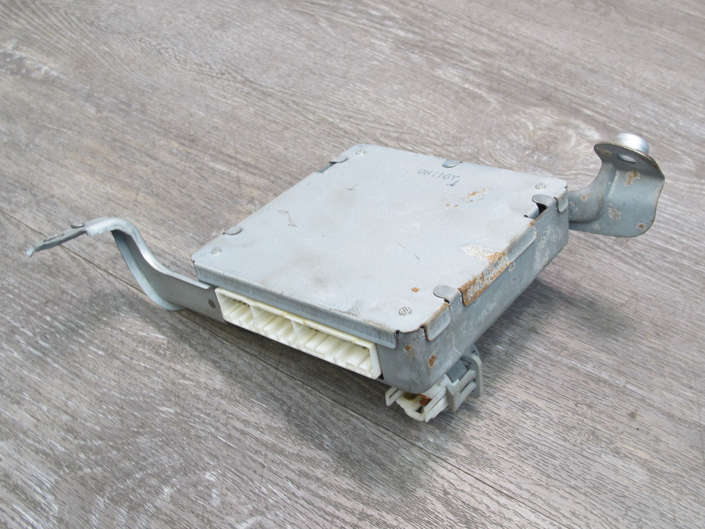 1998-2002 Lexus J100 LX470 Adjustable Height Suspension Control Module Unit