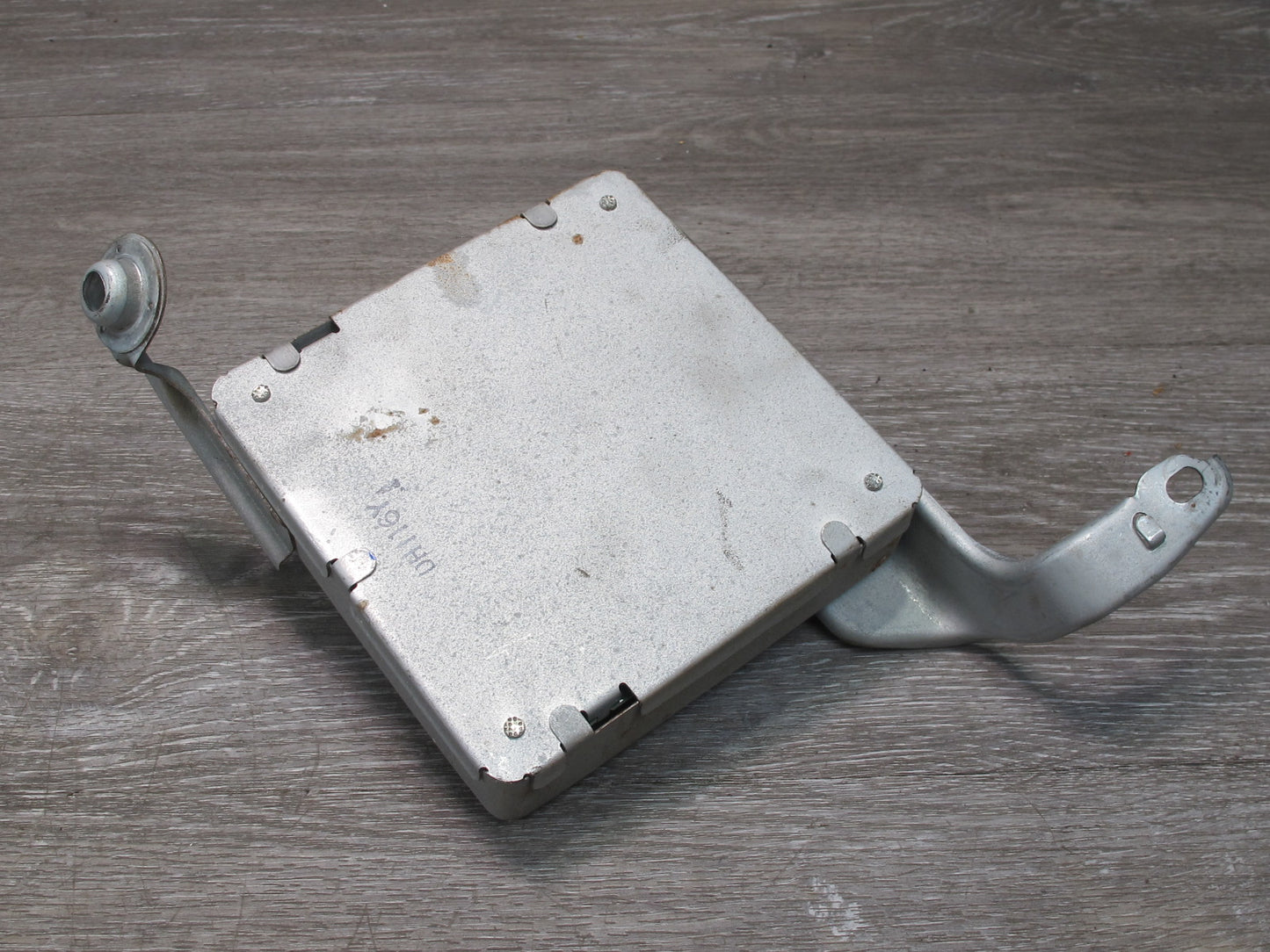 1998-2002 Lexus J100 LX470 Adjustable Height Suspension Control Module Unit