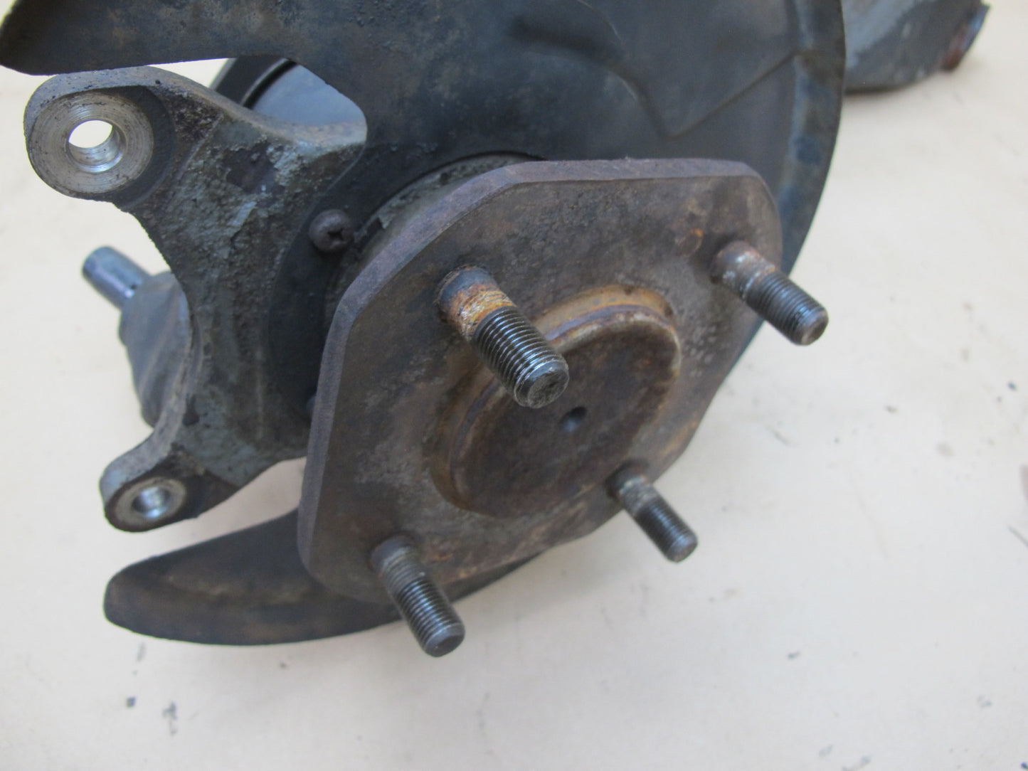 82-83 Datsun Nissan 280ZX 2+0 NA Rear Left Knuckle Wheel Hub Trailing Arm OEM