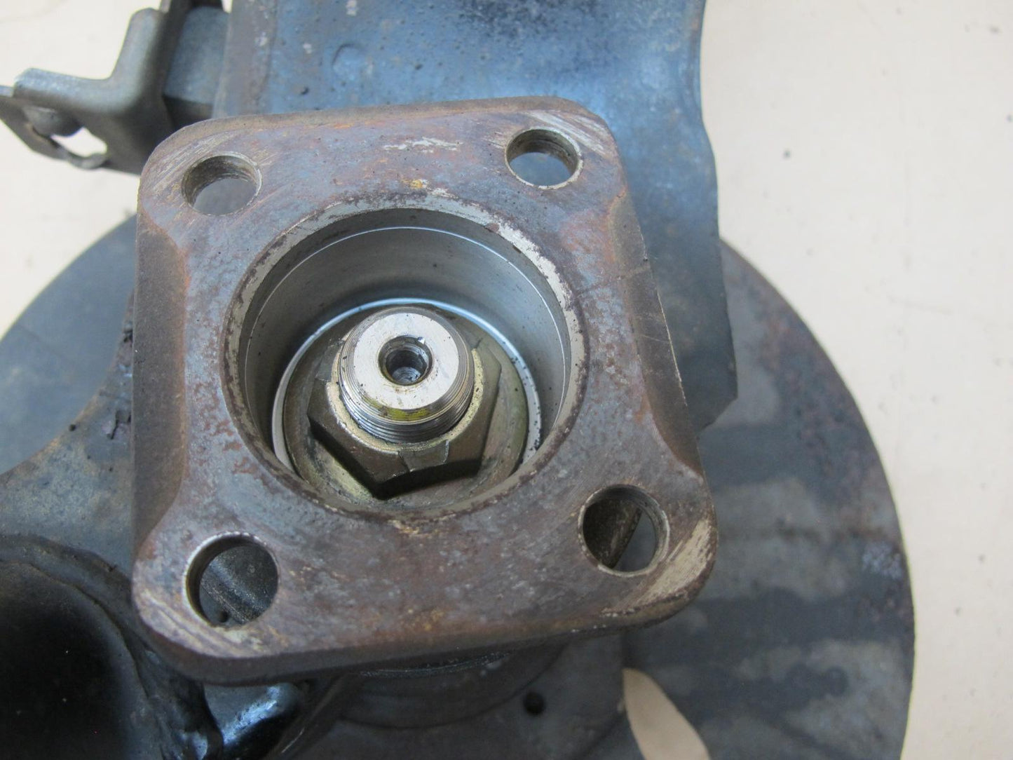 82-83 Datsun Nissan 280ZX 2+0 NA Rear Left Knuckle Wheel Hub Trailing Arm OEM