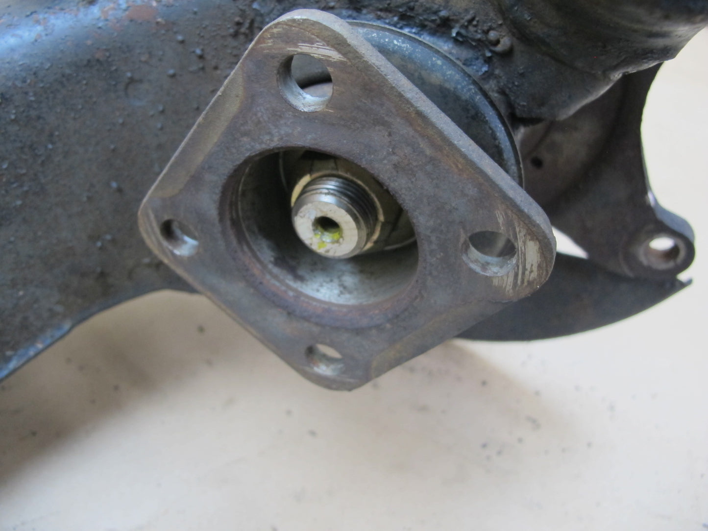 82-83 Datsun Nissan 280ZX 2+0 NA Rear Right Knuckle Wheel Hub Trailing Arm OEM