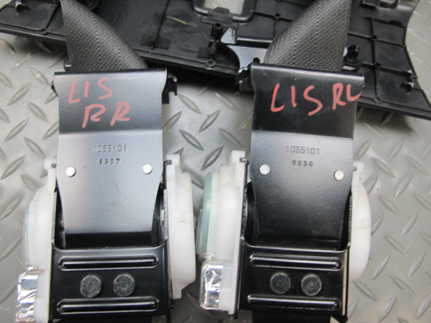 10-15 LEXUS IS250 IS350 CONVERTIBLE REAR RIGHT & LEFT SIDE SEATBELT RETRACTOR SET OEM