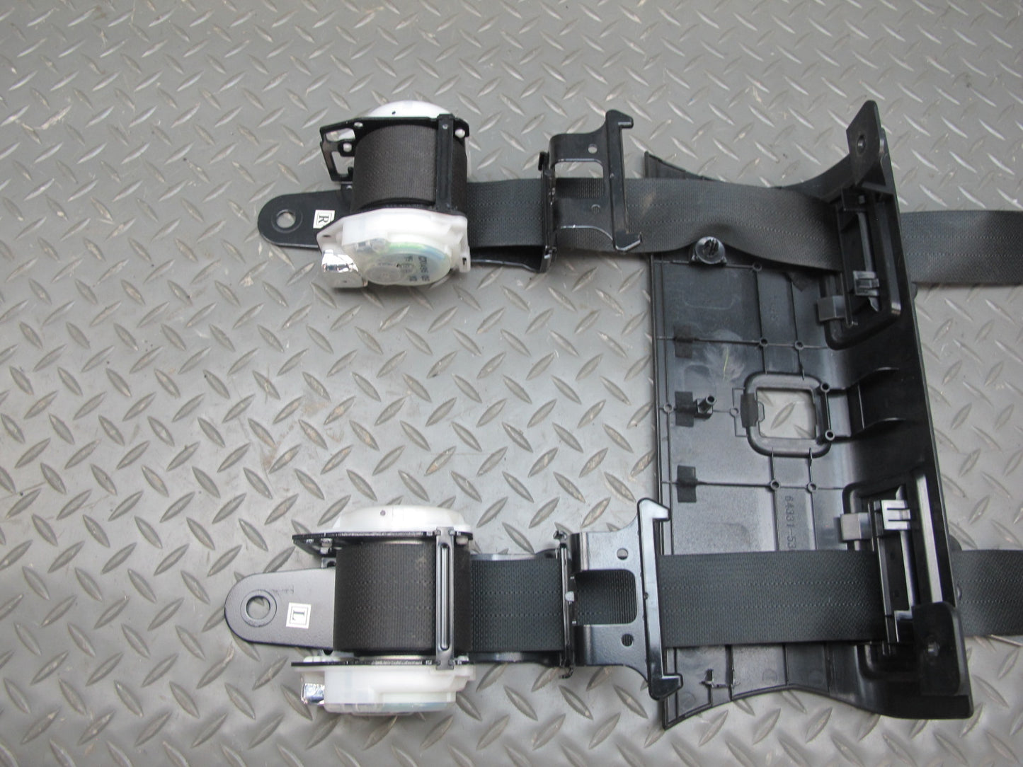 10-15 LEXUS IS250 IS350 CONVERTIBLE REAR RIGHT & LEFT SIDE SEATBELT RETRACTOR SET OEM