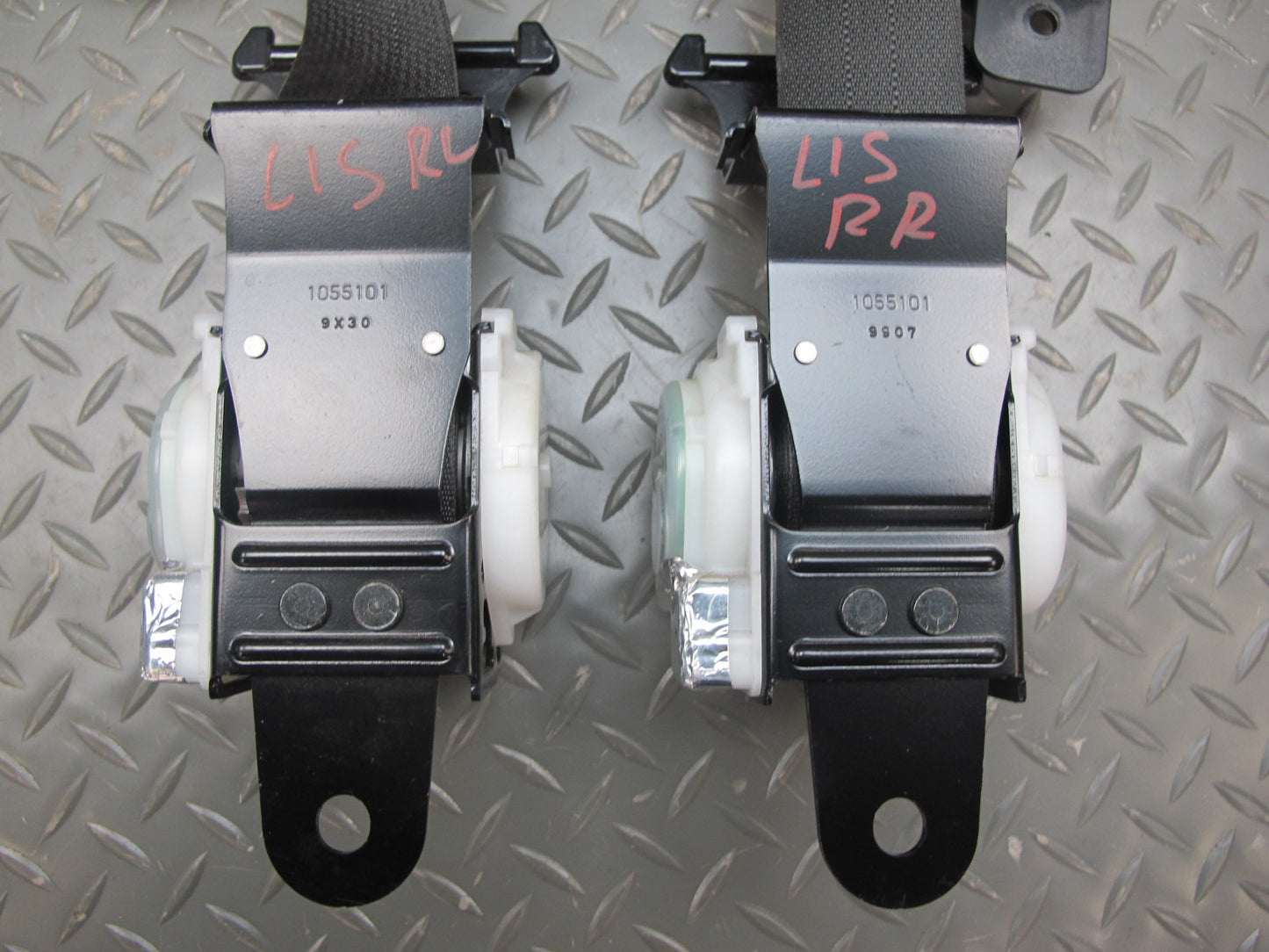 10-15 LEXUS IS250 IS350 CONVERTIBLE REAR RIGHT & LEFT SIDE SEATBELT RETRACTOR SET OEM