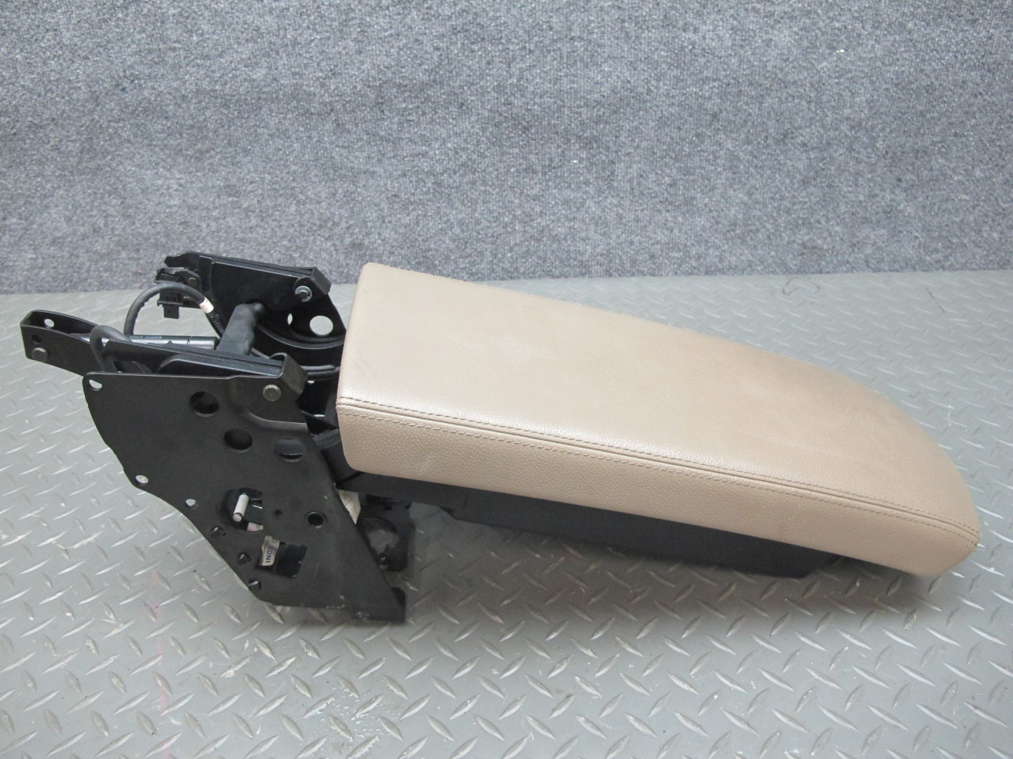 03-06 Mercedes R230 Sl-class Center Console Leather Armrest Lid Cover OEM