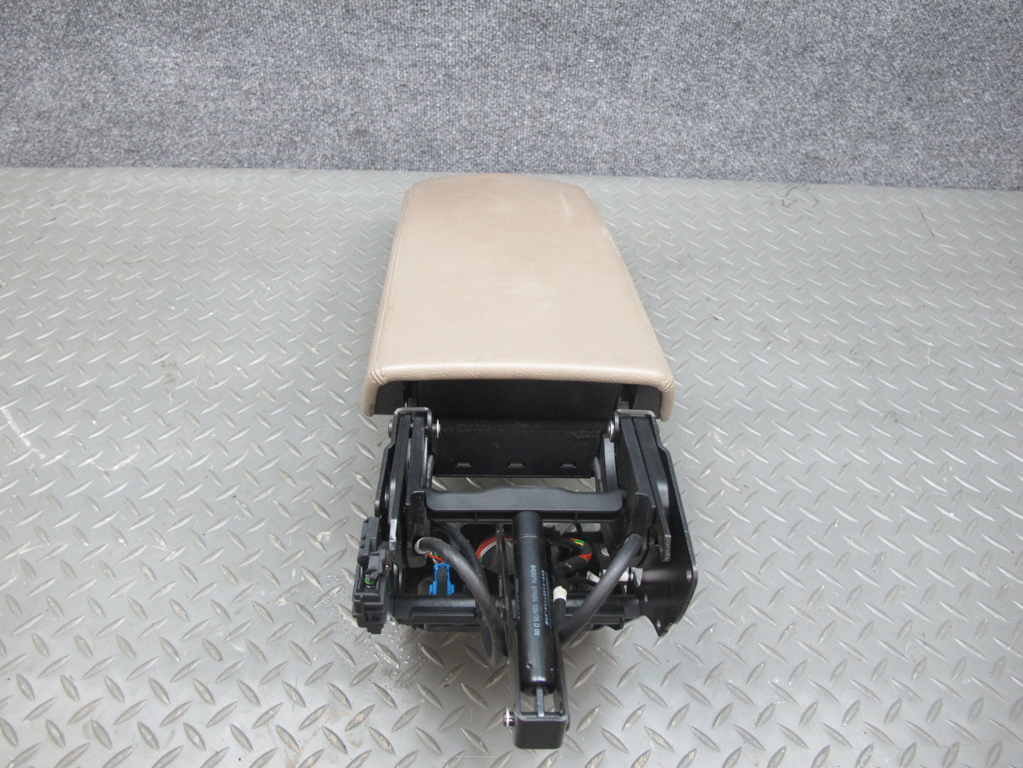 03-06 Mercedes R230 Sl-class Center Console Leather Armrest Lid Cover OEM