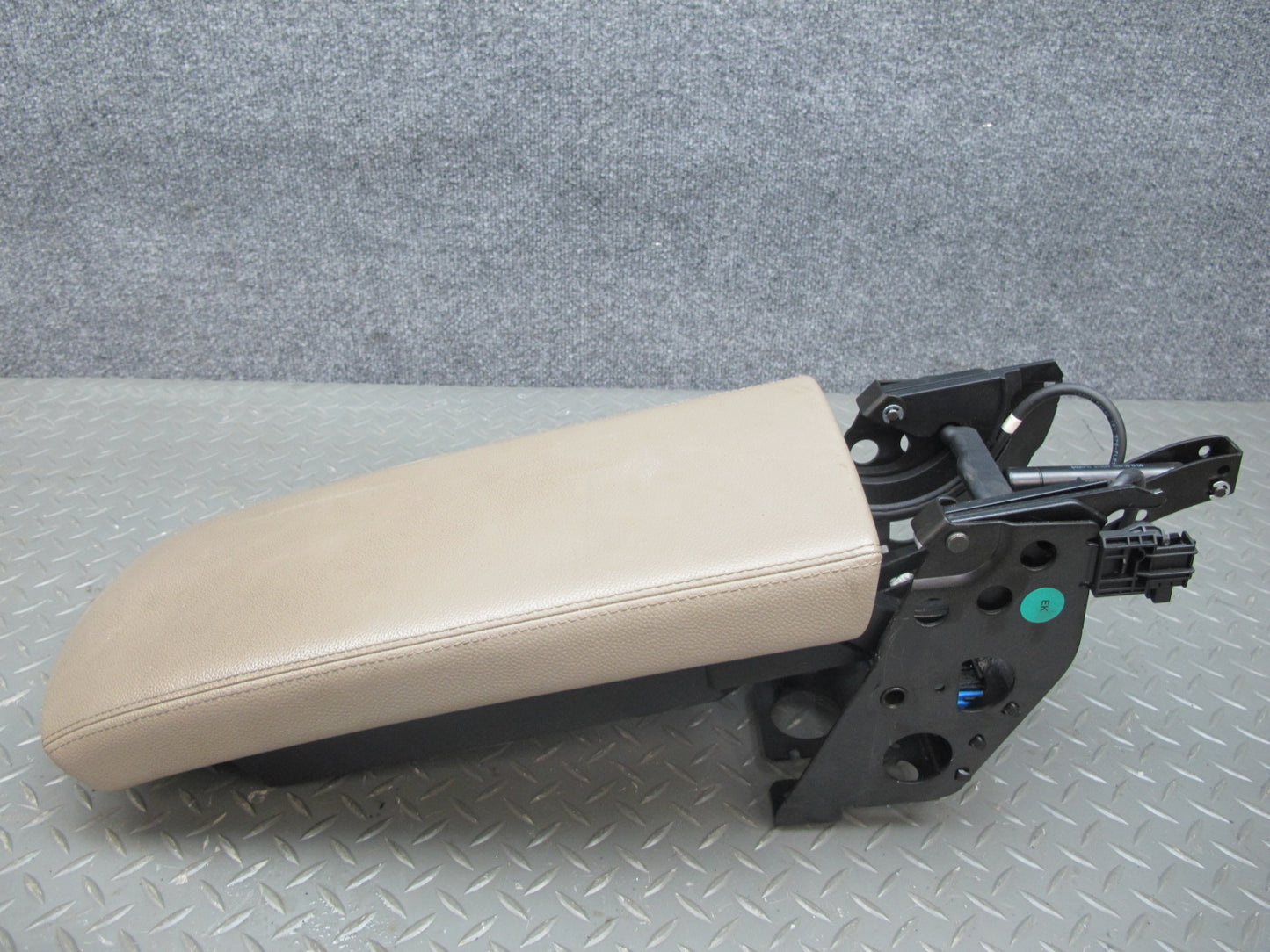 03-06 Mercedes R230 Sl-class Center Console Leather Armrest Lid Cover OEM