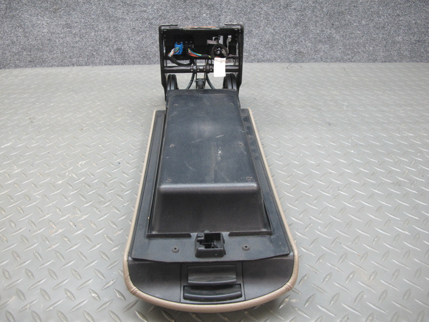 03-06 Mercedes R230 Sl-class Center Console Leather Armrest Lid Cover OEM