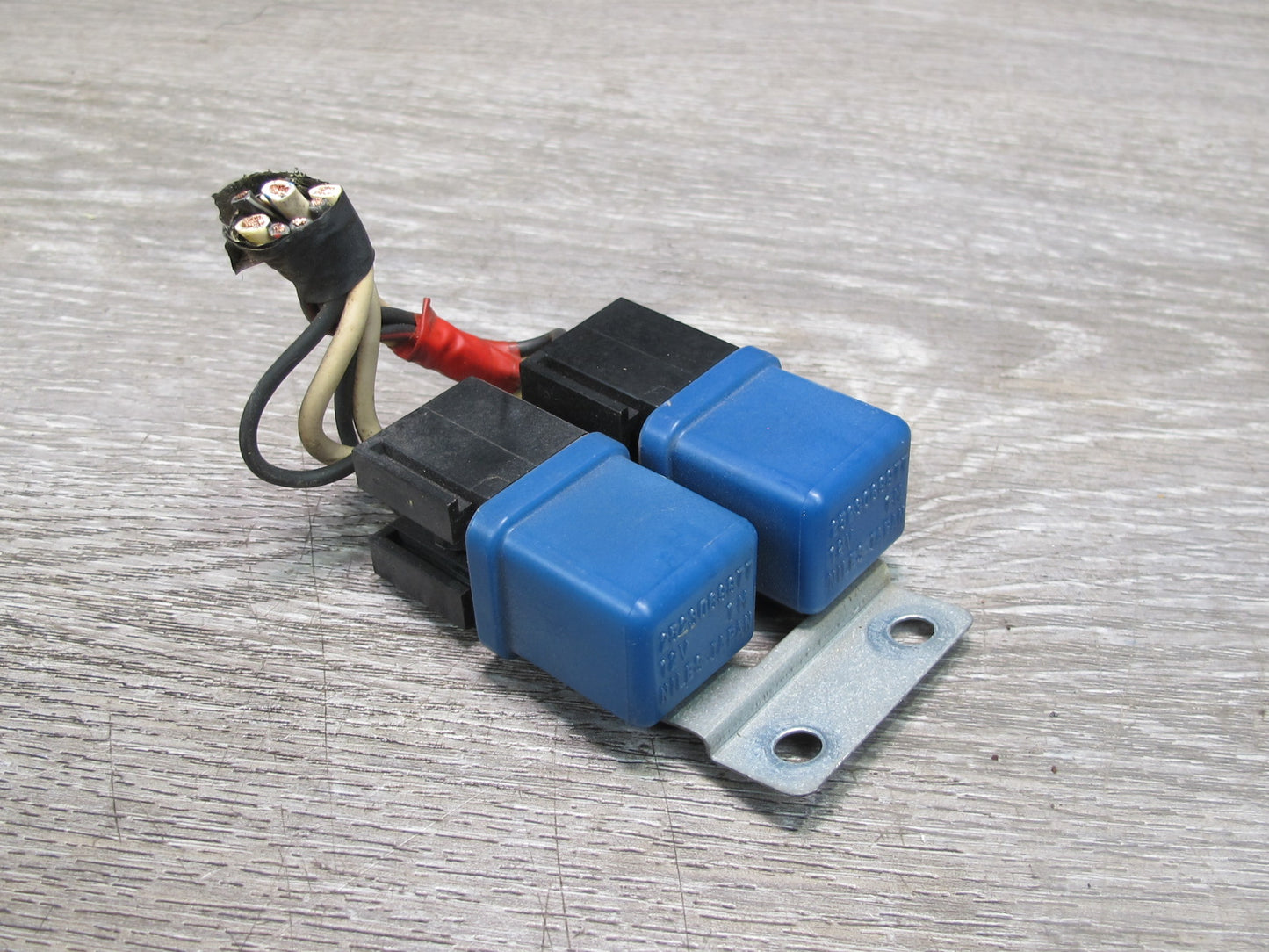80-83 Datsun Nissan S130 280ZX Fuse Box Relay Pair 2523089977 OEM