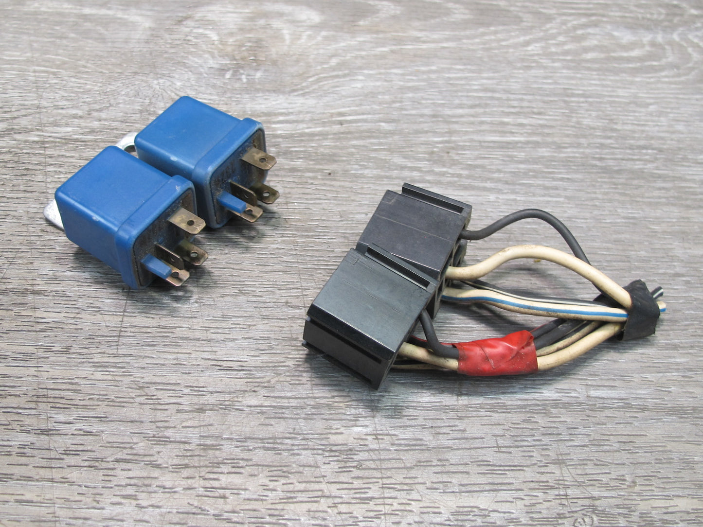 80-83 Datsun Nissan S130 280ZX Fuse Box Relay Pair 2523089977 OEM