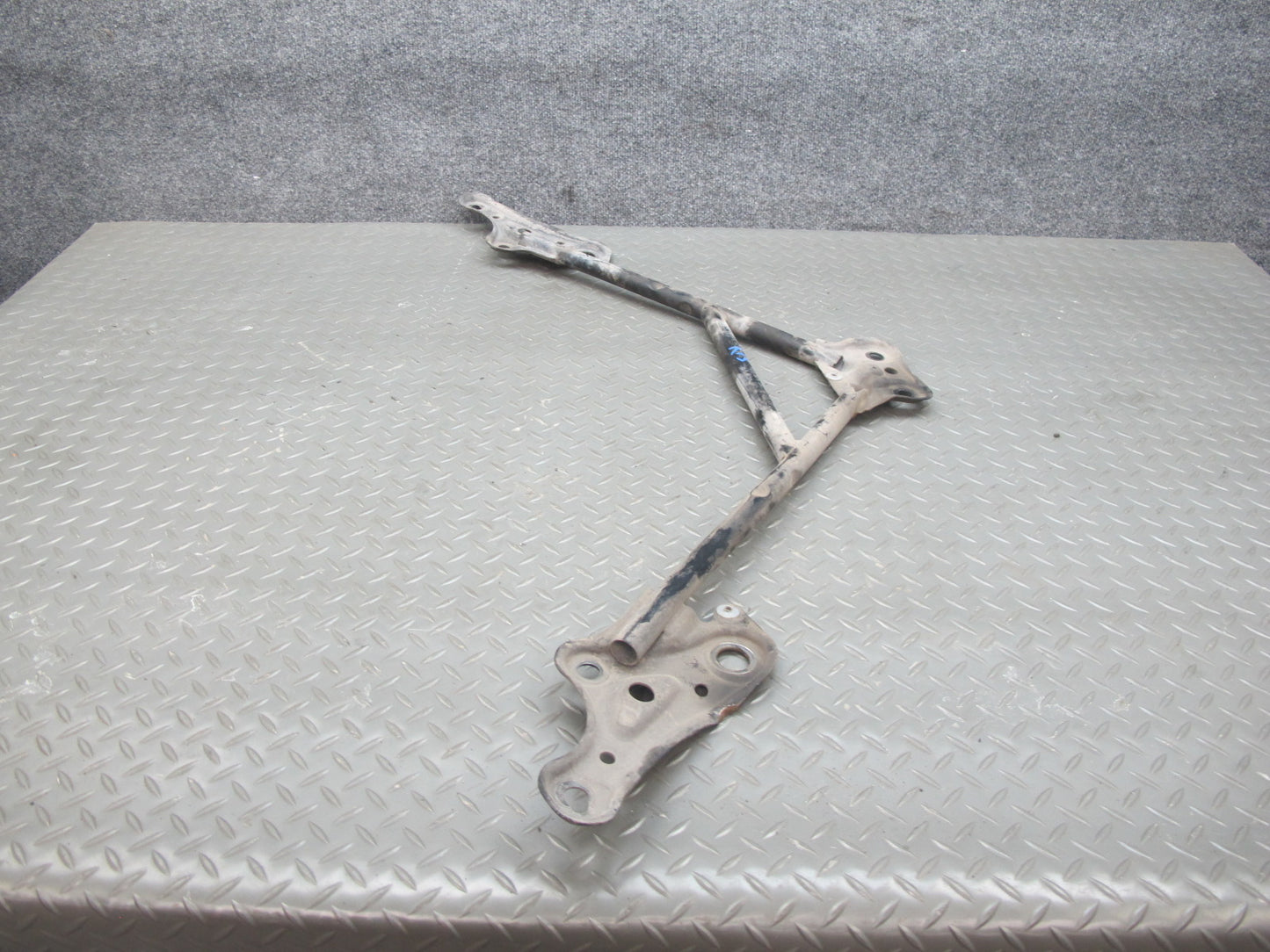 01-05 Lexus JCE10L IS300 Front Engine Suspension Sub Frame Cradle Brace OEM