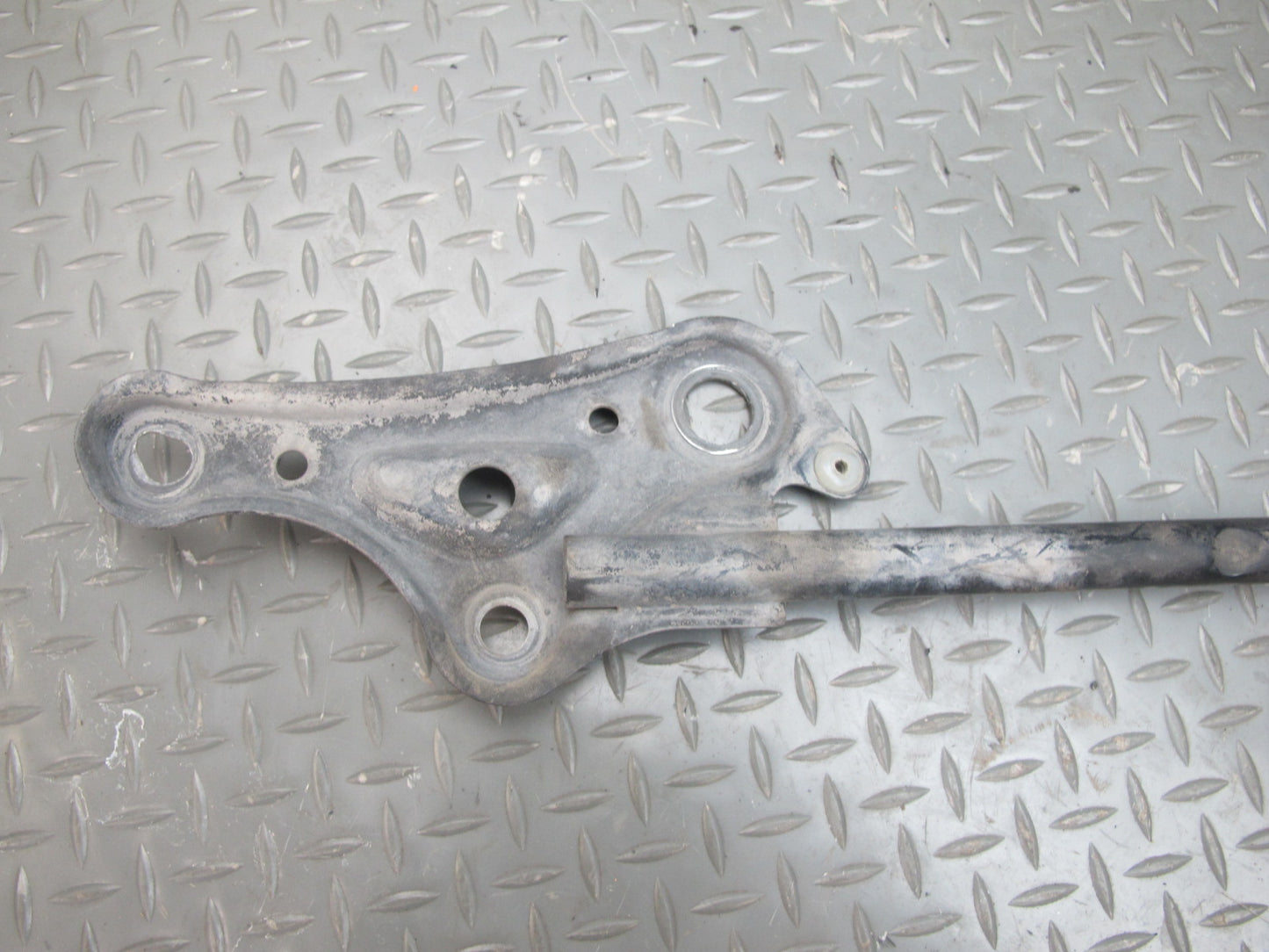 01-05 Lexus JCE10L IS300 Front Engine Suspension Sub Frame Cradle Brace OEM