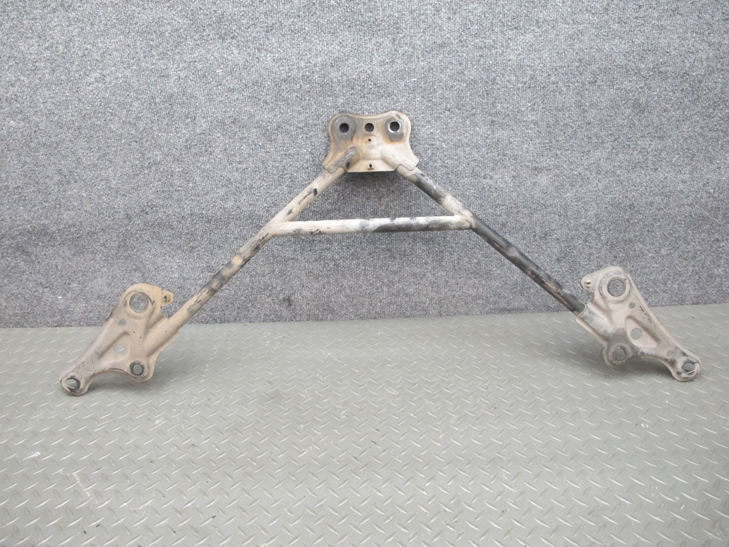 01-05 Lexus JCE10L IS300 Front Engine Suspension Sub Frame Cradle Brace OEM