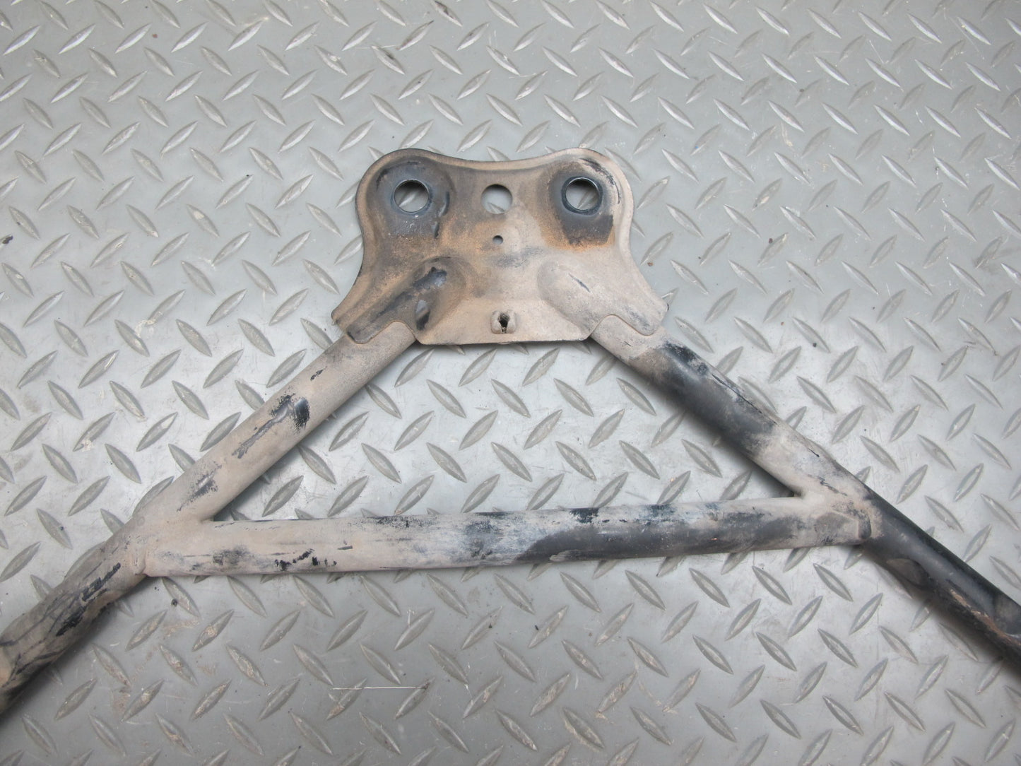 01-05 Lexus JCE10L IS300 Front Engine Suspension Sub Frame Cradle Brace OEM