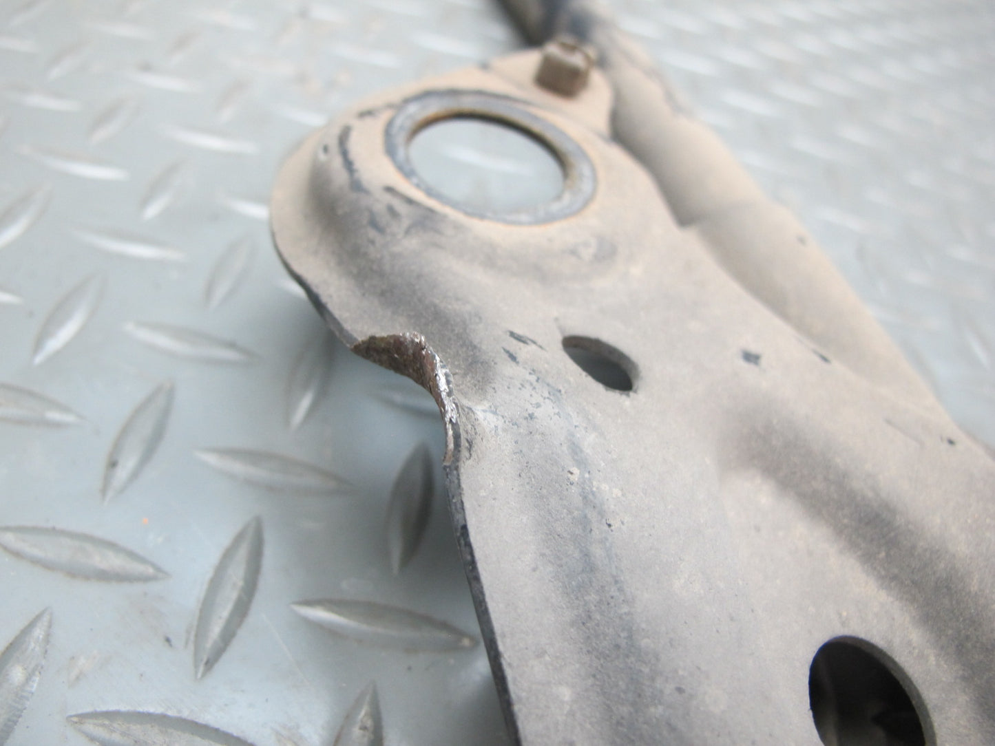 01-05 Lexus JCE10L IS300 Front Engine Suspension Sub Frame Cradle Brace OEM