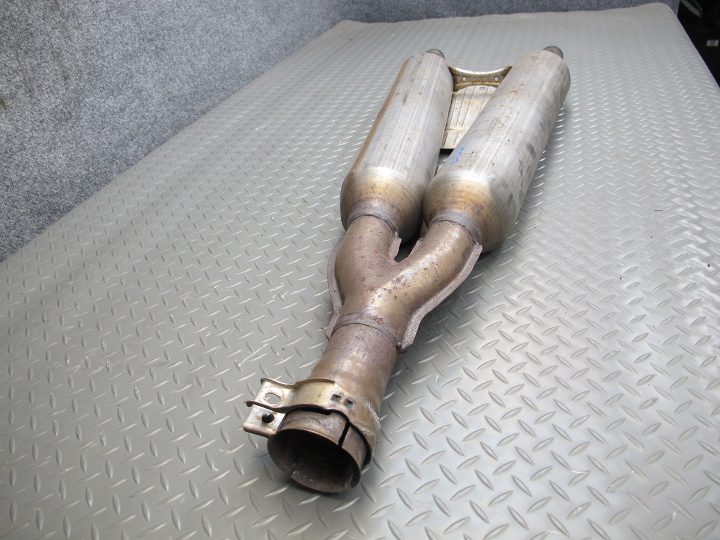 01-06 Lexus UCF30L LS430 Center Exhaust Pipe Line OEM