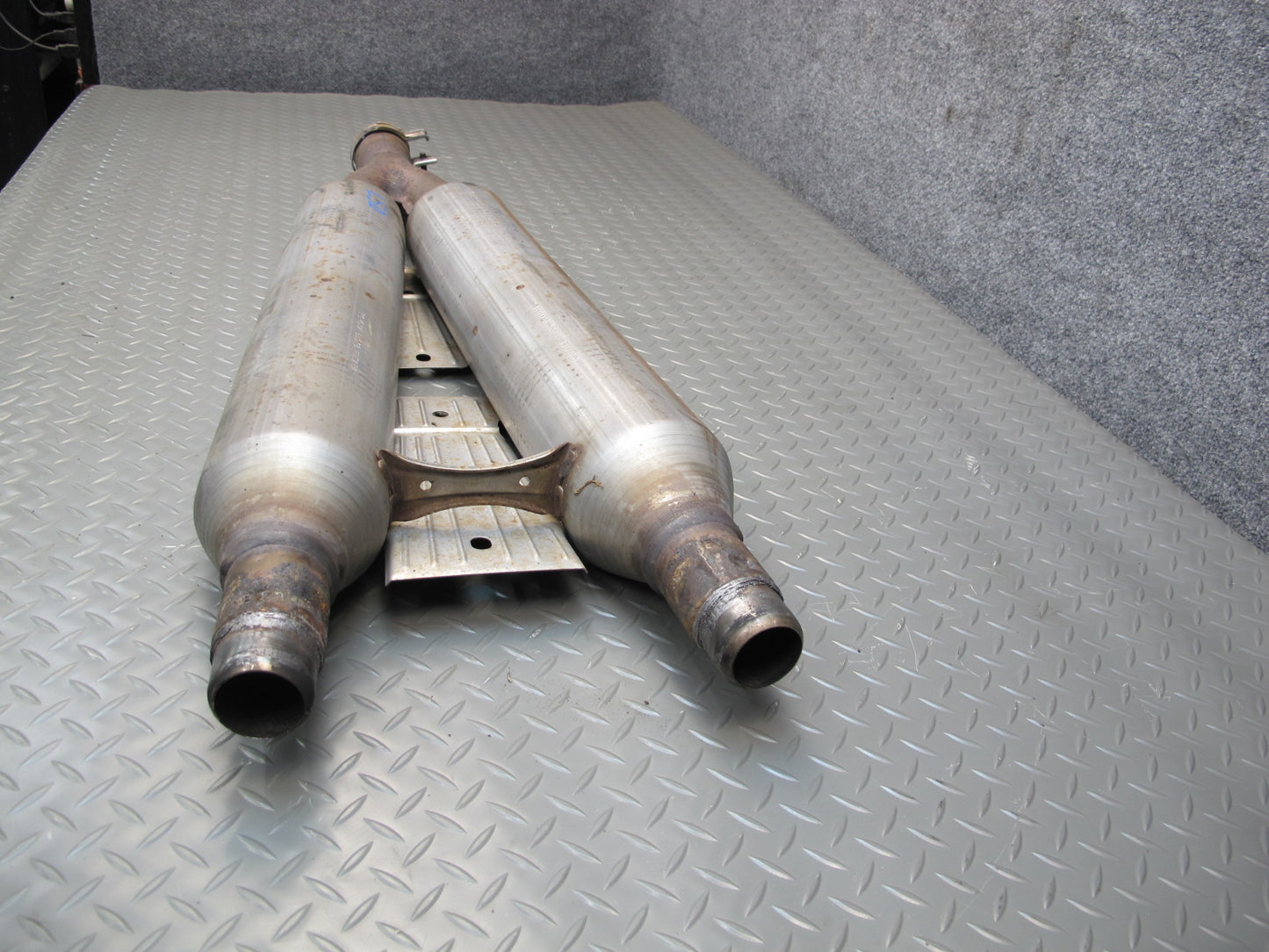 01-06 Lexus UCF30L LS430 Center Exhaust Pipe Line OEM