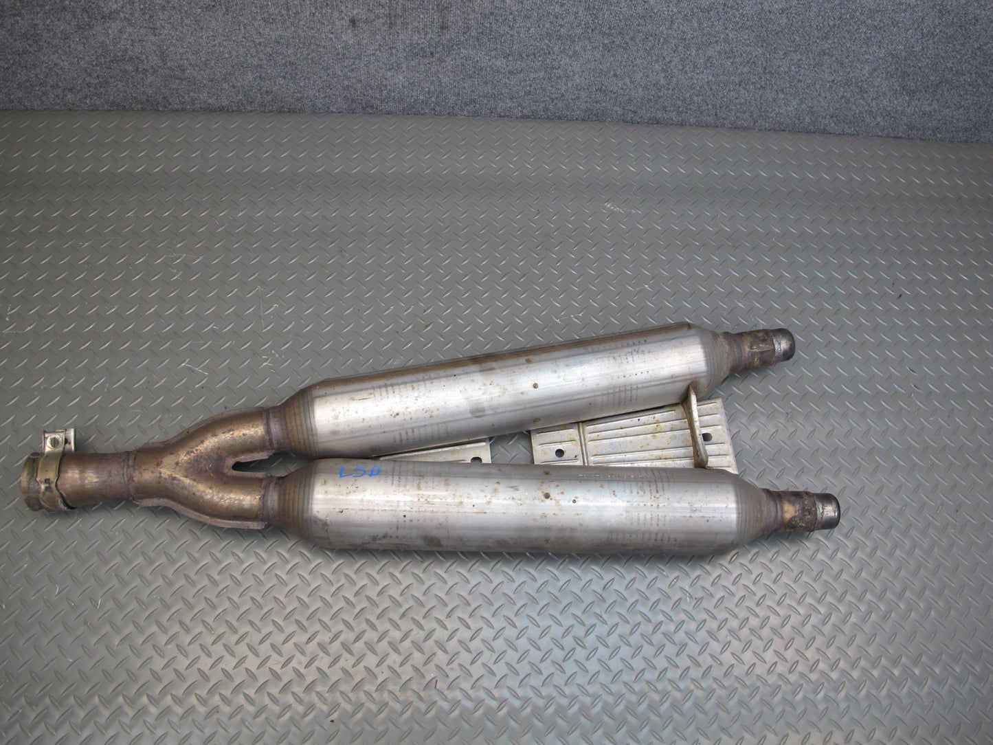 01-06 Lexus UCF30L LS430 Center Exhaust Pipe Line OEM