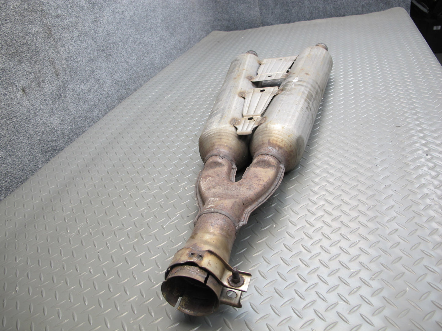01-06 Lexus UCF30L LS430 Center Exhaust Pipe Line OEM