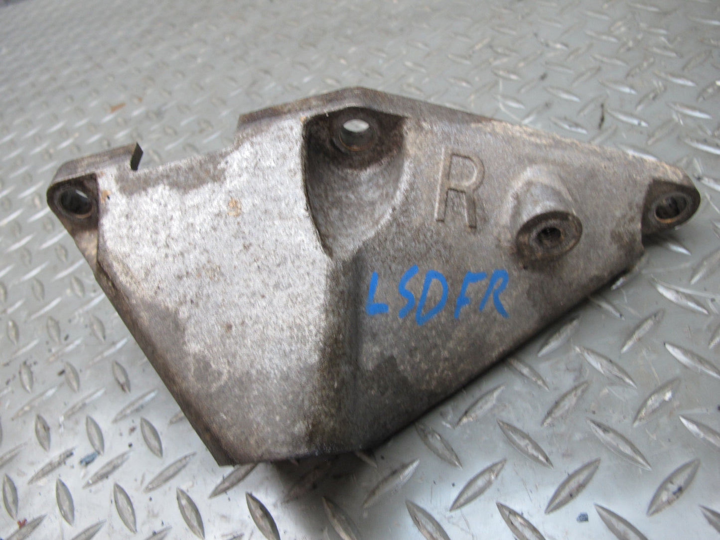 01-06 Lexus UCF30L LS430 Set of 2 Left & Right Engine Motor Mount OEM