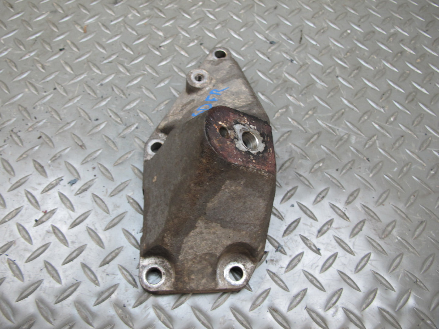 01-06 Lexus UCF30L LS430 Set of 2 Left & Right Engine Motor Mount OEM