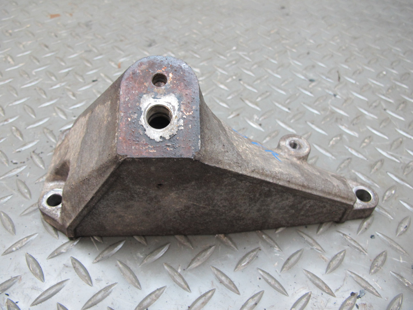 01-06 Lexus UCF30L LS430 Set of 2 Left & Right Engine Motor Mount OEM