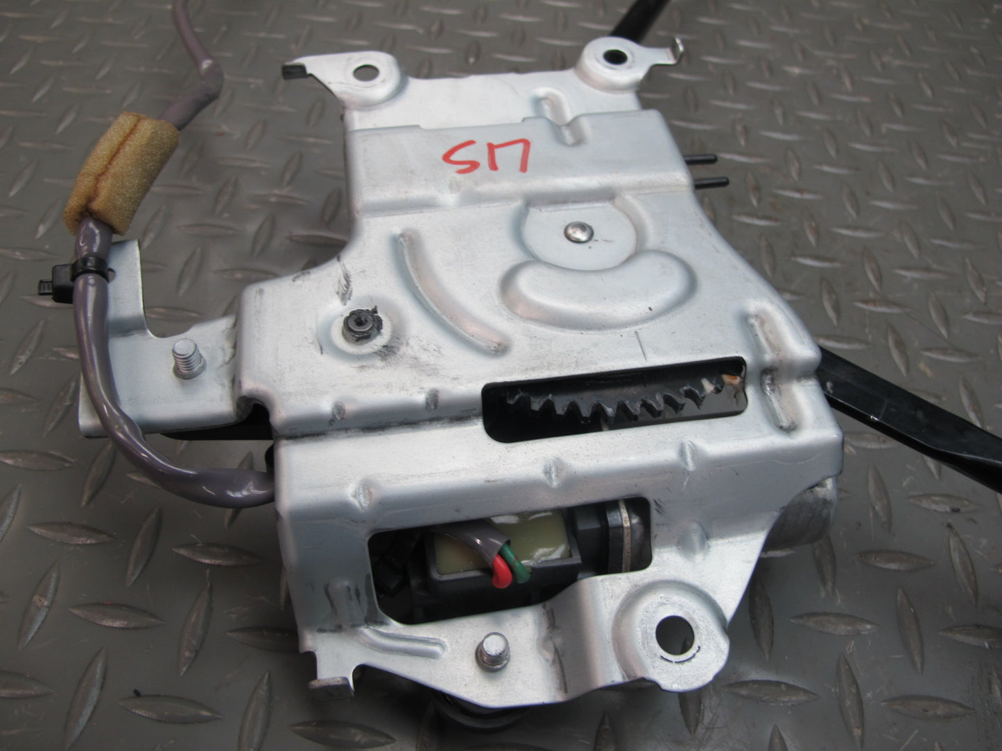 10-15 Lexus IS350 IS250 Convertible Front Trunk Roof Lock Latch Motor Assy OEM
