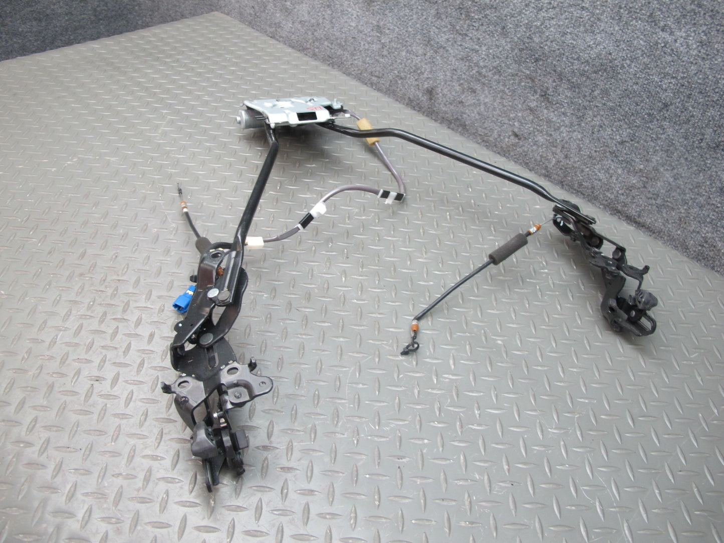10-15 Lexus IS350 IS250 Convertible Rear Trunk Roof Lock Latch Motor Assy OEM