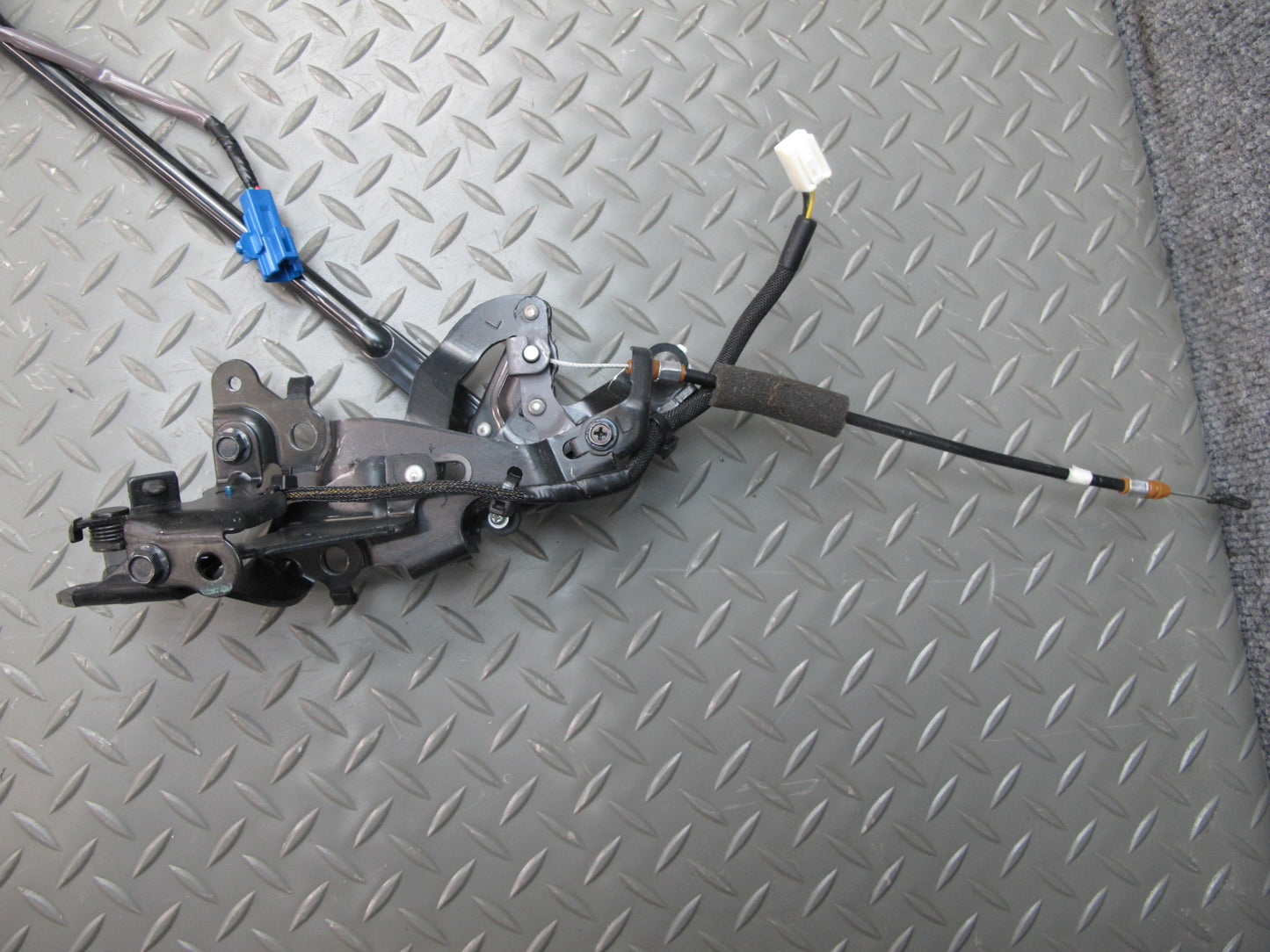 10-15 Lexus IS350 IS250 Convertible Rear Trunk Roof Lock Latch Motor Assy OEM